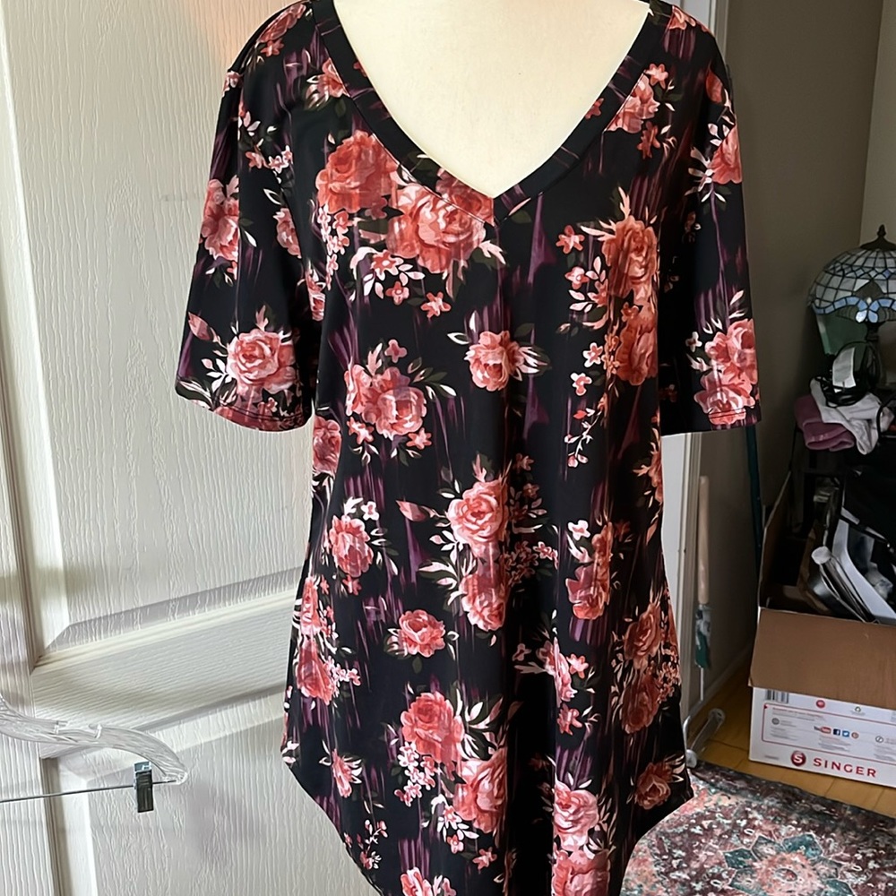 Simply gorgeous!! Top by Lularoe! Love this floral!!